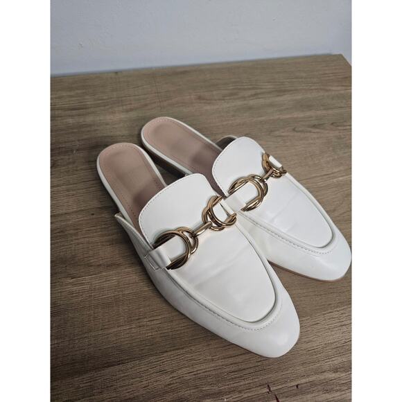 Cuccoo White Slip-On Loafers Flats with Gold Chain Detail –Women's Size 39 - Picture 1 of 7